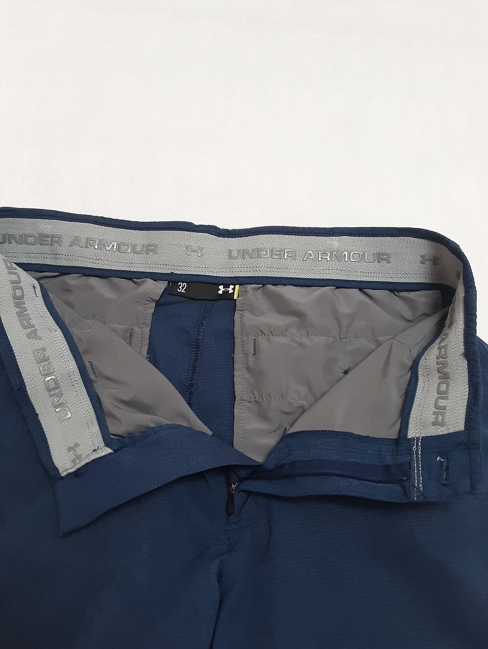 Under Armour Golf Shorts Mens 32W - Picture 2 of 11
